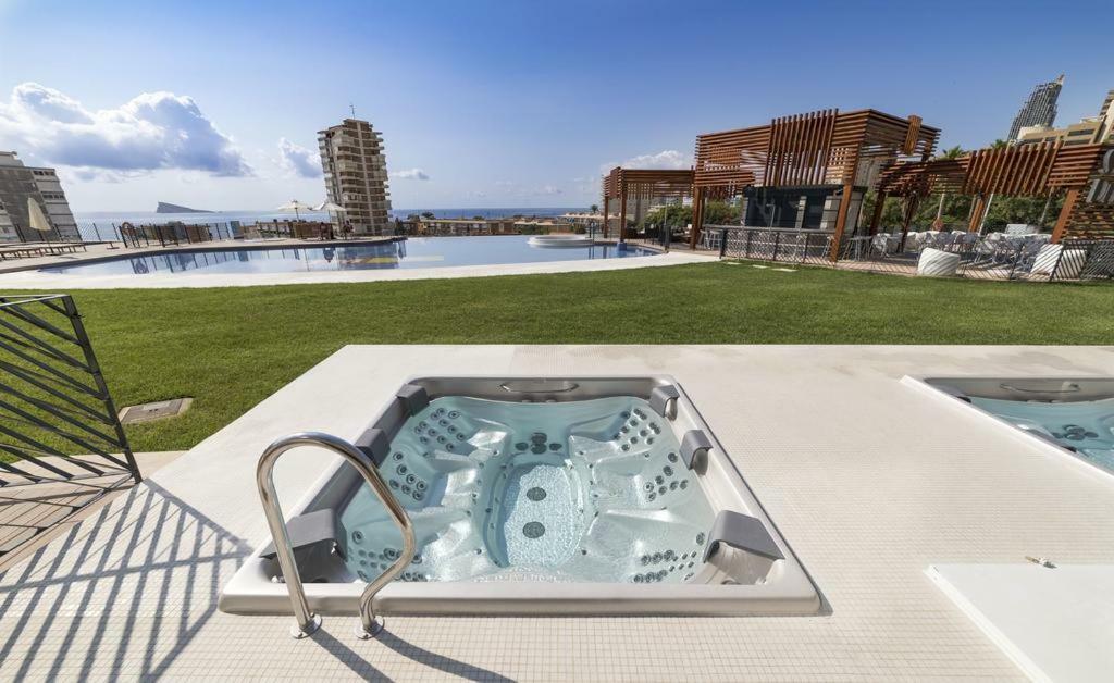 Sunset Drive Resort & Spa Бенидорм Екстериор снимка